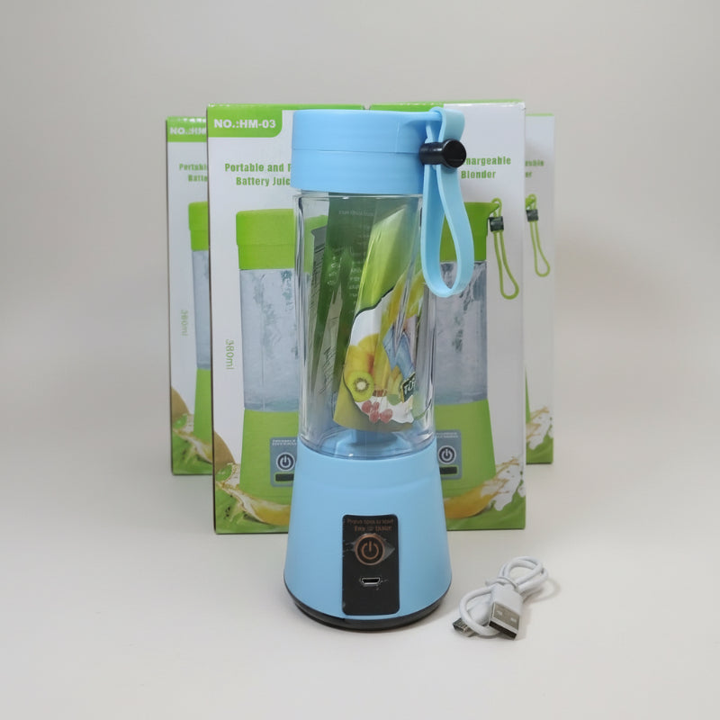 Licuadora portátil recargable 2000mAh preparando batido fresco, ideal para gimnasio, oficina y viajes