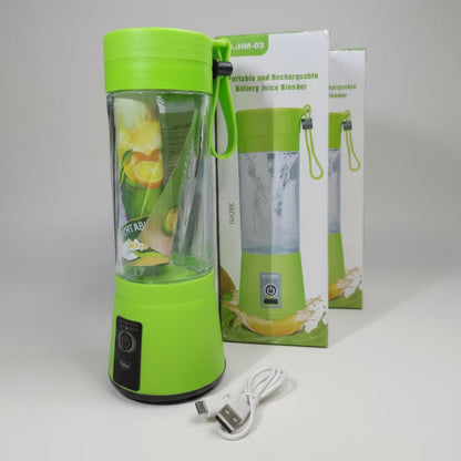 Licuadora portátil recargable 2000mAh preparando batido fresco, ideal para gimnasio, oficina y viajes